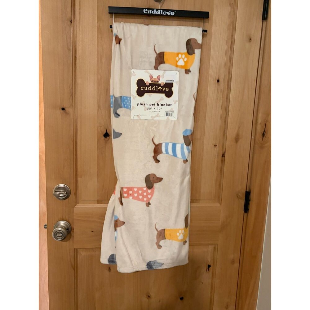 Cuddlove Dachshund Sweater Plush Pet Throw Blanket 50" x 70" NWT